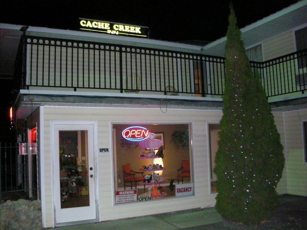 Cache Creek Inn Экстерьер фото